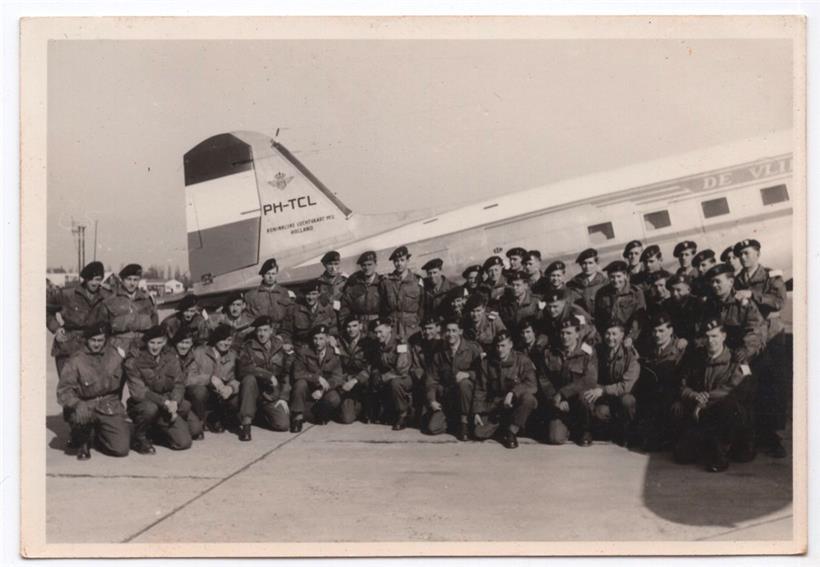 Das zweite Kontingent trat die Reise im Flugzeug an. Zwei Soldaten sollten den Einsatz in Korea nicht überleben.  
