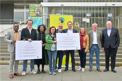 David Foka (Zesummen – d’Bréck), Jean-Luis Zeien (Fairtrade-Präsident), Ana Correia da Veiga („déi Lénk“), Tilly Metz („déi gréng“), Marc Angel (LSAP), Christophe Hansen (CSV), Geneviève Krol (Fairtrade-Direktorin), Frank Engel (Fokus), Charles Goerens (DP)
