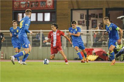 David Jonathans und die „Roten Löwen“ taten sich gegen einen athletischen und aggressiven Gegner schwer, sich die nötigen Offensivräume zu öffnen
