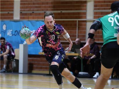 David Pfiffer in Fußballtrikot beim Wechsel zu Rümelingen zu Saisonbeginn 2024