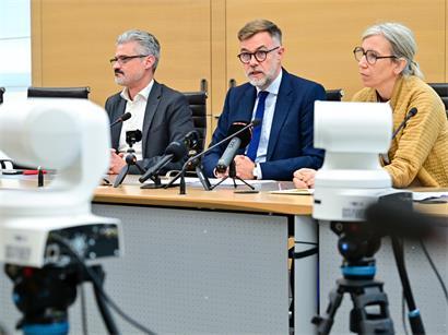 David Wagner („déi Lénk“), Franz Fayot (LSAP) und Sam Tanson („déi gréng“) (v.l.) gehen bereits vor der Orientierungsdebatte am Donnerstag in die Offensive