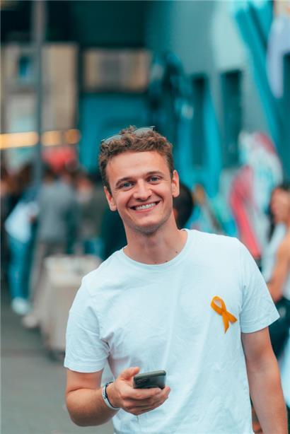 De Louis Loschetter ass Deel vum Ultraschall-Kollektiv
