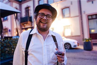 De Pascal vu Wooltz, Punk, Säufer, Antifaschist, hier 2024 im Dreamland Creative Space, an dessen Aufbau er mitbeteiligt war
