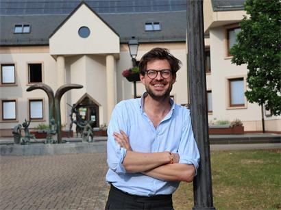 De Ron rückt auf den freien Platz durch das Ausscheiden von Deidre Du Bois nach