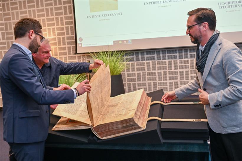 De gauche à droite: Eric Thill, Luc Deitz et Claude Conter lors de la présentation de la nouvelle acquisition de la Bibliothèque nationale
