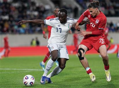 Debüt mit 16: Hamza Kadamani (r.)