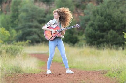 „Deep Space Adventure“ est son nouvel album: Veda Bartringer
