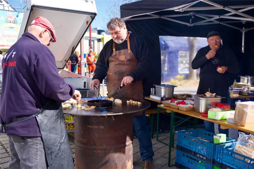 Deftiges für den kleinen oder großen Hunger darf auf dem „Fierkelsmaart“ nicht f...