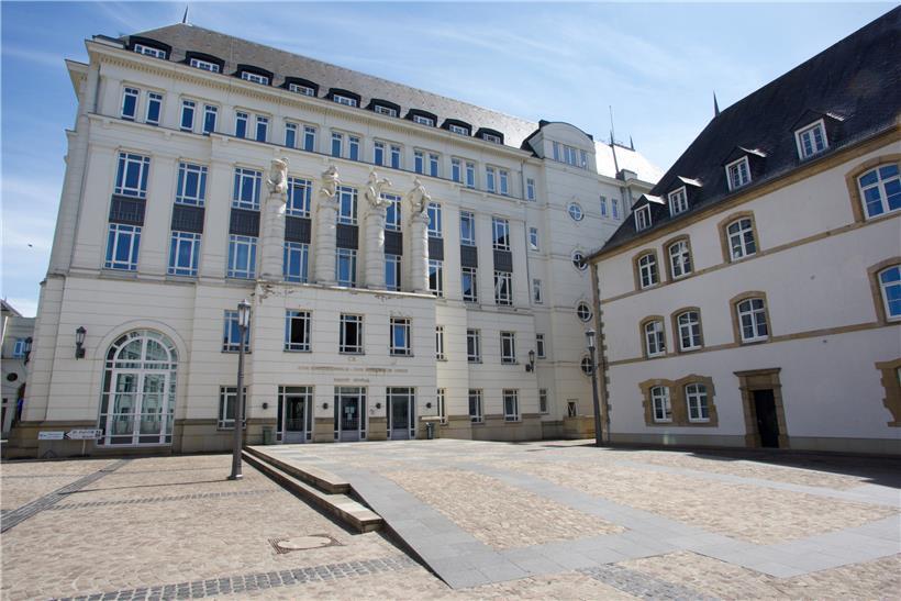 Dem Angeklagten wird vorgeworfen, seine Schwester und deren Ehemann vergiftet zu haben
