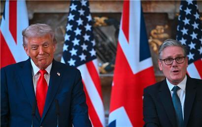 Dem britischen Premierminister Keir Starmer (r.) ist es gelungen, den Staatsbesuch des US-Präsidenten Donald Trump in Großbritannien einwandfrei über die Bühne zu bringen
