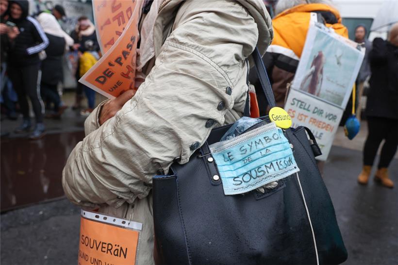 Demonstrant auf einer Corona-Demo am 4. Dezember 2021 in Luxemburg
