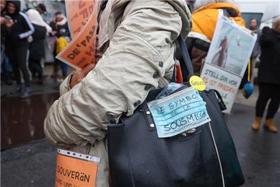 Demonstrant auf einer Corona-Demo am 4. Dezember 2021 in Luxemburg
