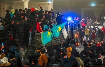 Demonstranten am Mittwoch in Almaty

