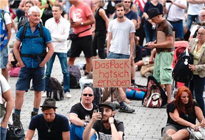 Demonstranten am Wochenende vor dem Brandenburger Tor: „Die Tonlage verändert sich“, sagt Soziologe Rucht
