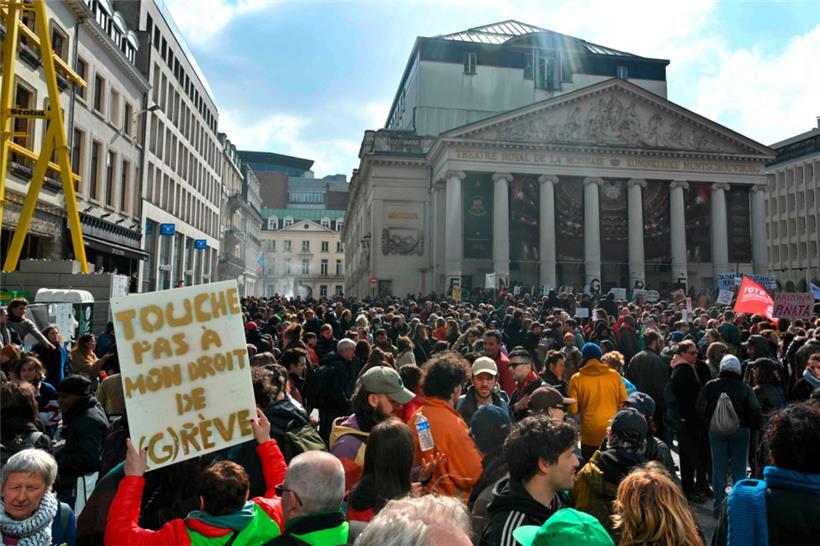 Demonstranten aus dem Kunstsektor protestieren am nationalen Aktionstag gegen die belgische Regierung
