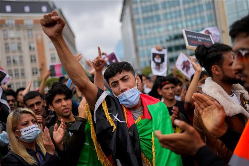 Demonstranten machen vor dem EU-Hauptquartier in Brüssel auf die Situation in Afghanistan aufmerksam

