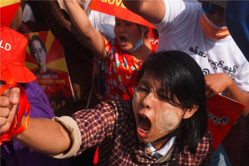 Demonstranten protestieren am Dienstag in der myanmarischen Stadt Rangun
