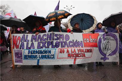 Demonstrantinnen in Madrid am Weltfrauentag: „No al machismo, no a la explotación“
