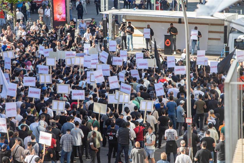 Demonstration der Gruppe „Muslim Interaktiv“ in Hamburg im vergangenen Mai: Nur unter strengen Auflagen durfte die unter dem Titel „Demonstration gegen Zensur und Meinungsdiktat“ angemeldete Kundgebung stattfinden
