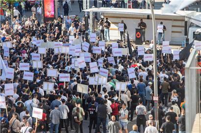 Demonstration der Gruppe „Muslim Interaktiv“ in Hamburg im vergangenen Mai: Nur unter strengen Auflagen durfte die unter dem Titel „Demonstration gegen Zensur und Meinungsdiktat“ angemeldete Kundgebung stattfinden
