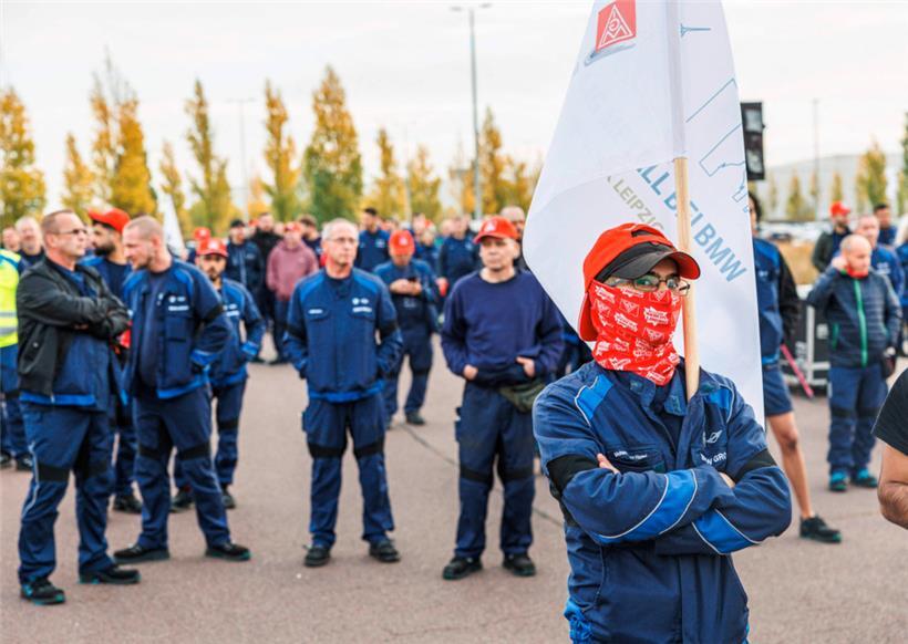 Demonstration vor einem BMW-Werk in Leipzig: Die Gewerkschaft IG Metall fordert sieben Prozent mehr Lohn
