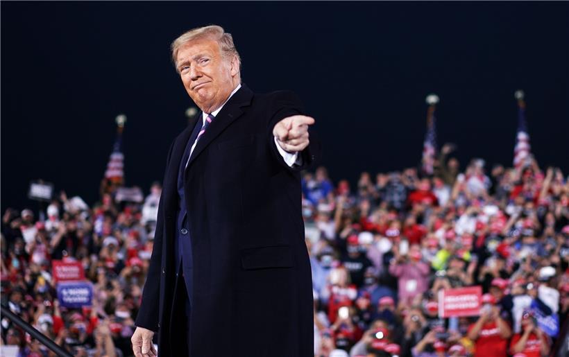 Den Demokraten wirft Trump ohne jeden Beleg vor, durch die Förderung der Briefwahl in den von ihnen regierten Bundesstaaten einen „Wahlbetrug“ zu planen
