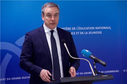 Den Educatiounsminister Claude Meisch huet wärend der Pressekonferenz och d’Integratiounsleeschtung vum Sproocheninstitut ervirgehuewen, dat fir „e bessert Mateneen zu Lëtzebuerg“ suergt
