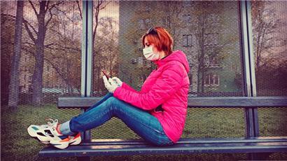 Den Plänen der Regierung zufolge muss sich ein Infizierter zwar noch isolieren – aber nicht mehr so lange und auch nicht mehr unbedingt zu Hause
