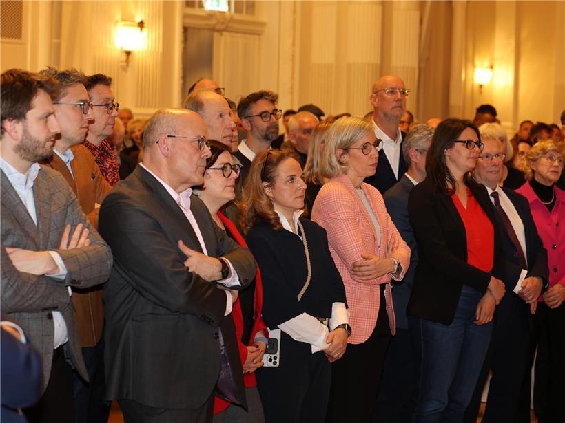 Politikerinnen betonen Werte wie Feinfühligkeit und Gerechtigkeit, Männer Autorität und Genauigkeit bei Befragten