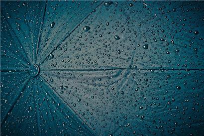 Den Regenschirm sollte man heute nicht zu Hause vergessen
