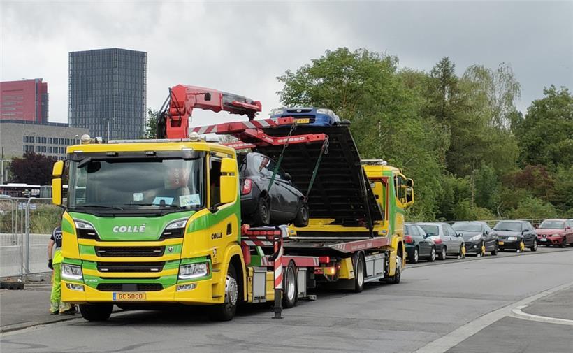 Den Sommer über standen 20 und mehr von der Polizei stillgelegte Fahrzeuge in de...