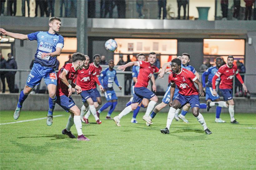 Den Spielern von Trainer Manuel Peixoto steht eine unbequeme Auswärtsreise bevor
