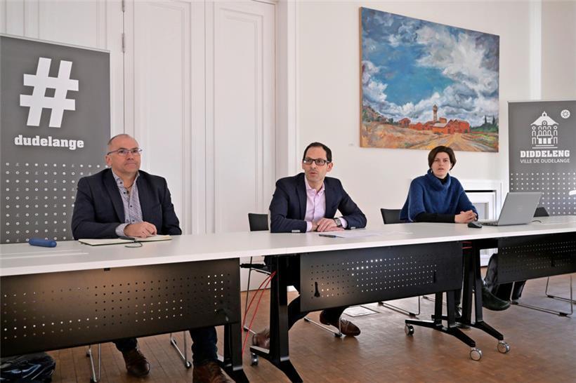 Denis Scuto, Dan Biancalana (LSAP) und Machteld Venken haben sich am Dienstag über das Rahmenabkommen zwischen der Uni Luxemburg und der Stadt Düdelingen unterhalten
