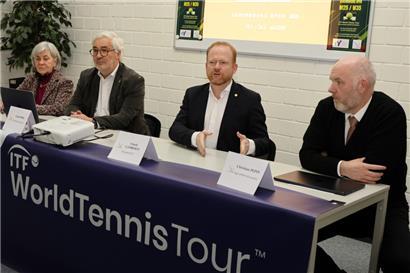 Denise Schiltz (Damen-Turnierdirektorin), Carlo Poos (Herren-Turnierdirektor), Claude Lamberty (FLT-Präsident) und Christian Pepin (Turnier-Schiedsrichter/v.l.n.r.) bei der Präsentation der ITF Luxembourg Open
