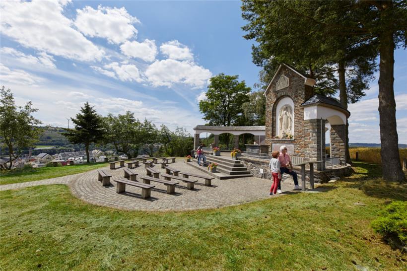 Denkmal „Zu unserer lieben Frau Fatima“. Von hier oben genießt man einen freien ...