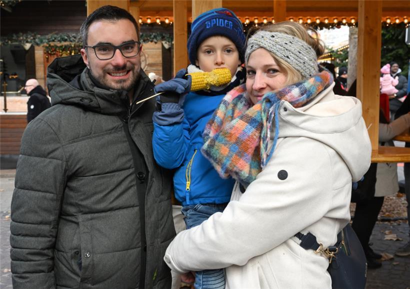 Dennis Jüngling (l.) findet die neuen Tische mit Überdach auf dem „Lëtzebuerger ...