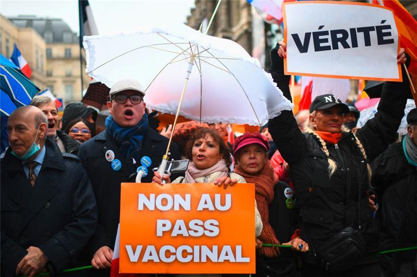Depuis des semaines une minorité des Français manifeste contre le passe vaccinal, comme ici le 8 janvier à Paris
