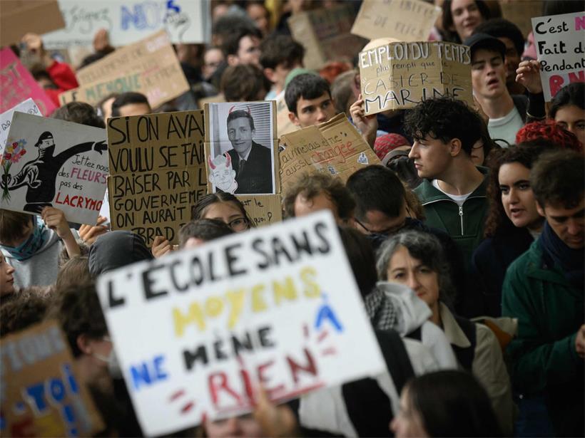 Depuis fin septembre, les élèves bloquent les entrées de centaines d’établissements scolaires pour dénoncer notamment les absences d’enseignants, les emplois du temps surchargés, la vétusté des salles de classe et des bâtiments mal adaptés à la hausse des températures