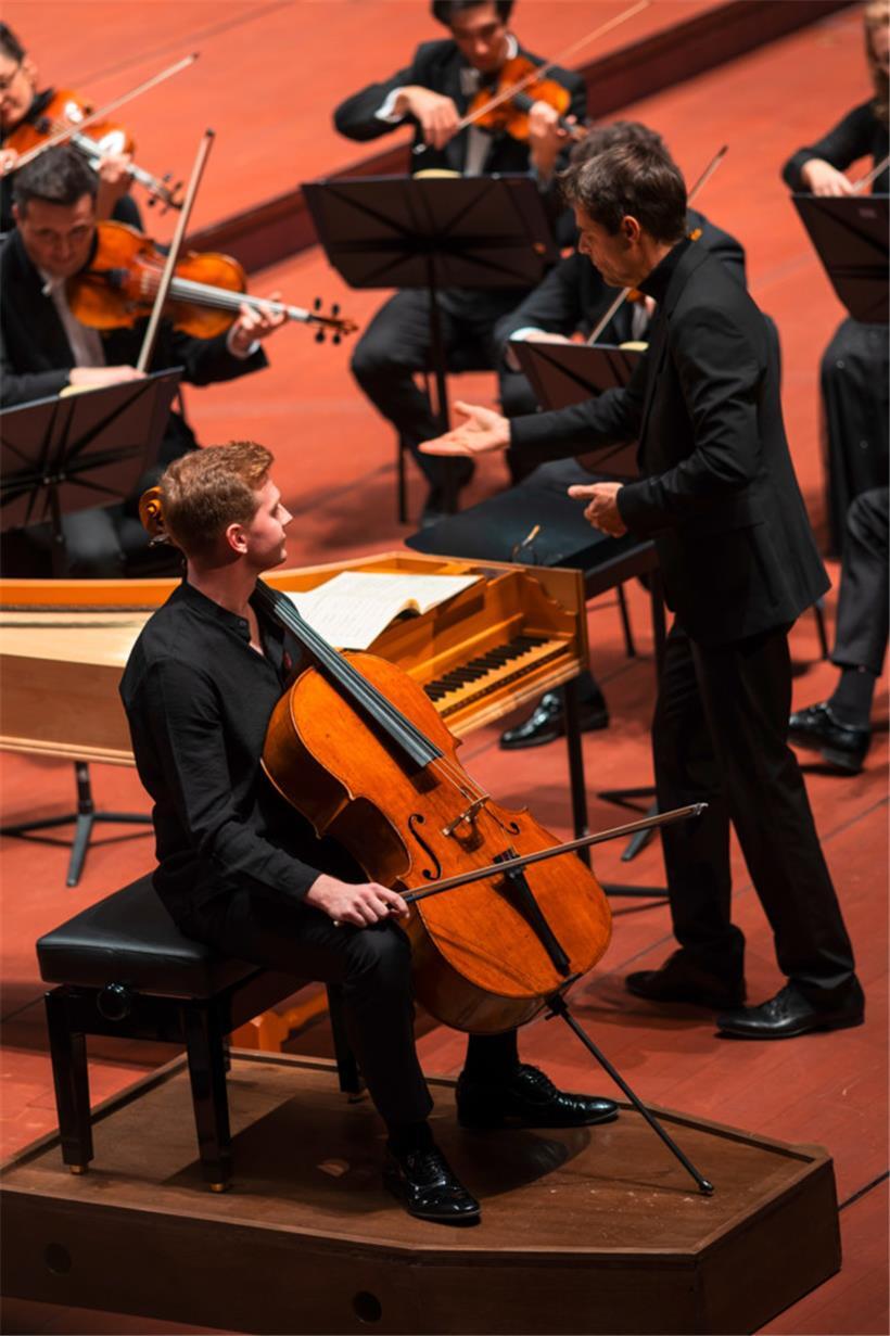 Der 24-jährige luxemburgische Cellist Benjamin Kruithof und Dirigent Christoph König
