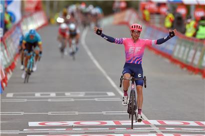 Der 34-jährige Michael Woods (EF Pro Cycling) gewann gestern nach einem Erfolg 2018 seine zweite Etappe bei der Spanien-Rundfahrt. 
