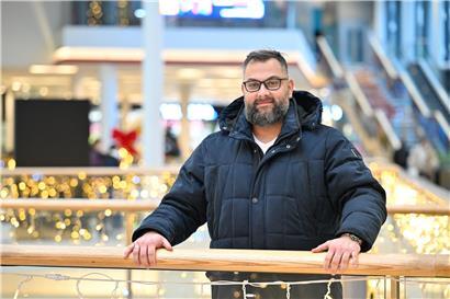 Steve Seyler, 37, im Finale der Quizshow „Yes or No Games“ auf Prime Video, spannende Wissensshow ab Freitag