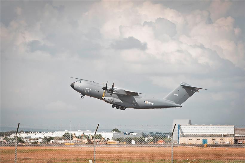 Der A400M der Luxemburger Armee am Flughafen Sevilla
