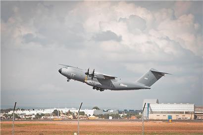 Der A400M der Luxemburger Armee am Flughafen Sevilla
