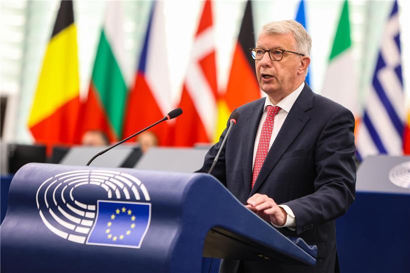 Fernand Kartheiser im Europäischen Parlament organisiert Polit-Reisen nach Russland, ADR-Politiker bei Diskussion