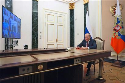Der Alleinherrscher in einer Videokonferenz mit seinem Sicherheitsrat: Heute wird er die Annexion von ukrainischen Gebieten einleiten
