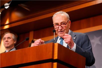 Der Anführer der Demokraten im Senat, Chuck Schumer, erklärte, dass Trumps Ausgabensperre gegen die US-Verfassung verstoße 

