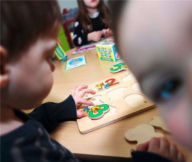 Der Antrag muss von dem Elternteil ausgefüllt werden, der die Betreuung übernehmen wird
