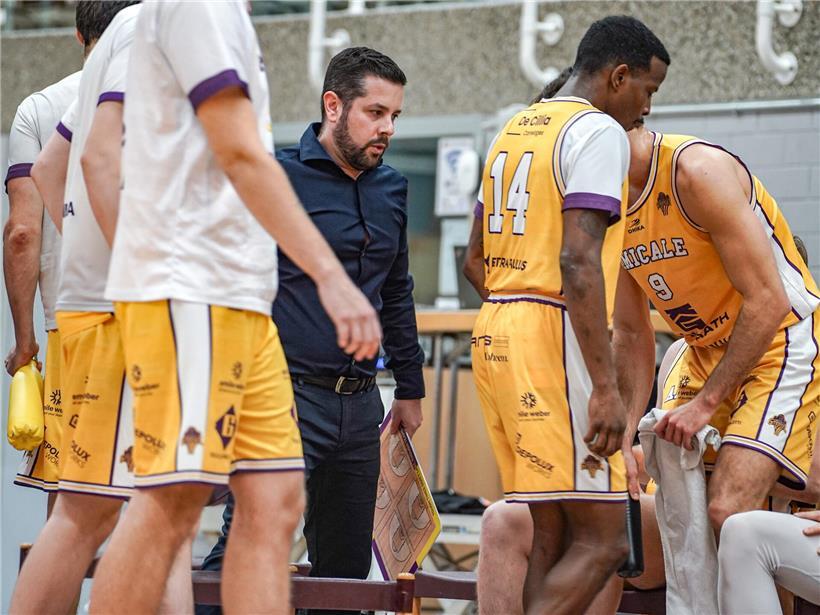 Mann mit verwaschener Kleidung und verschwommenem Gesicht, symbolisch für einen intensiven Auftritt mit bleibenden Spuren