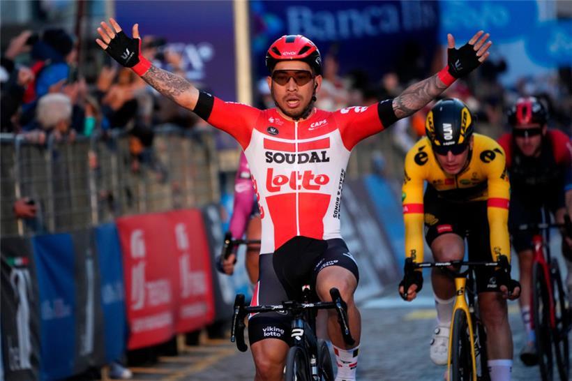 Der Australier Caleb Ewan vom Team Lotto Soudal feiert seinen Etappensieg. 
