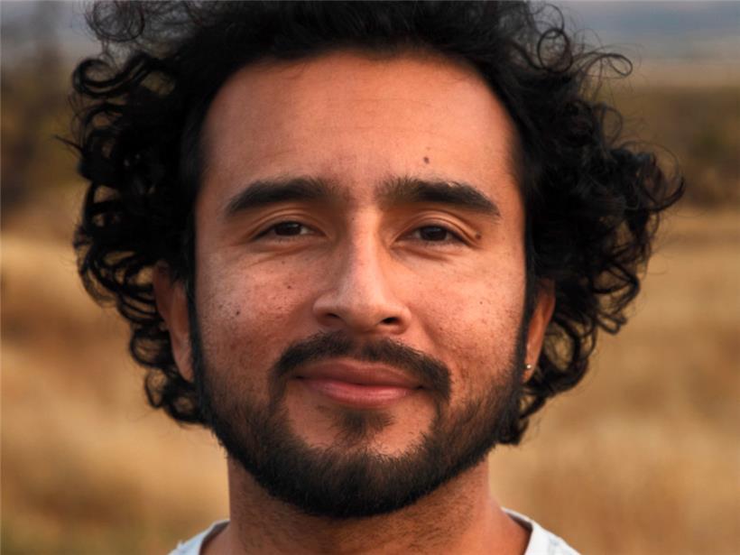 Der Autor Javier Zamora beschreibt in seinem Buch „Solito“ seine eigenen Fluchterfahrungen von El Salvador in die USA
